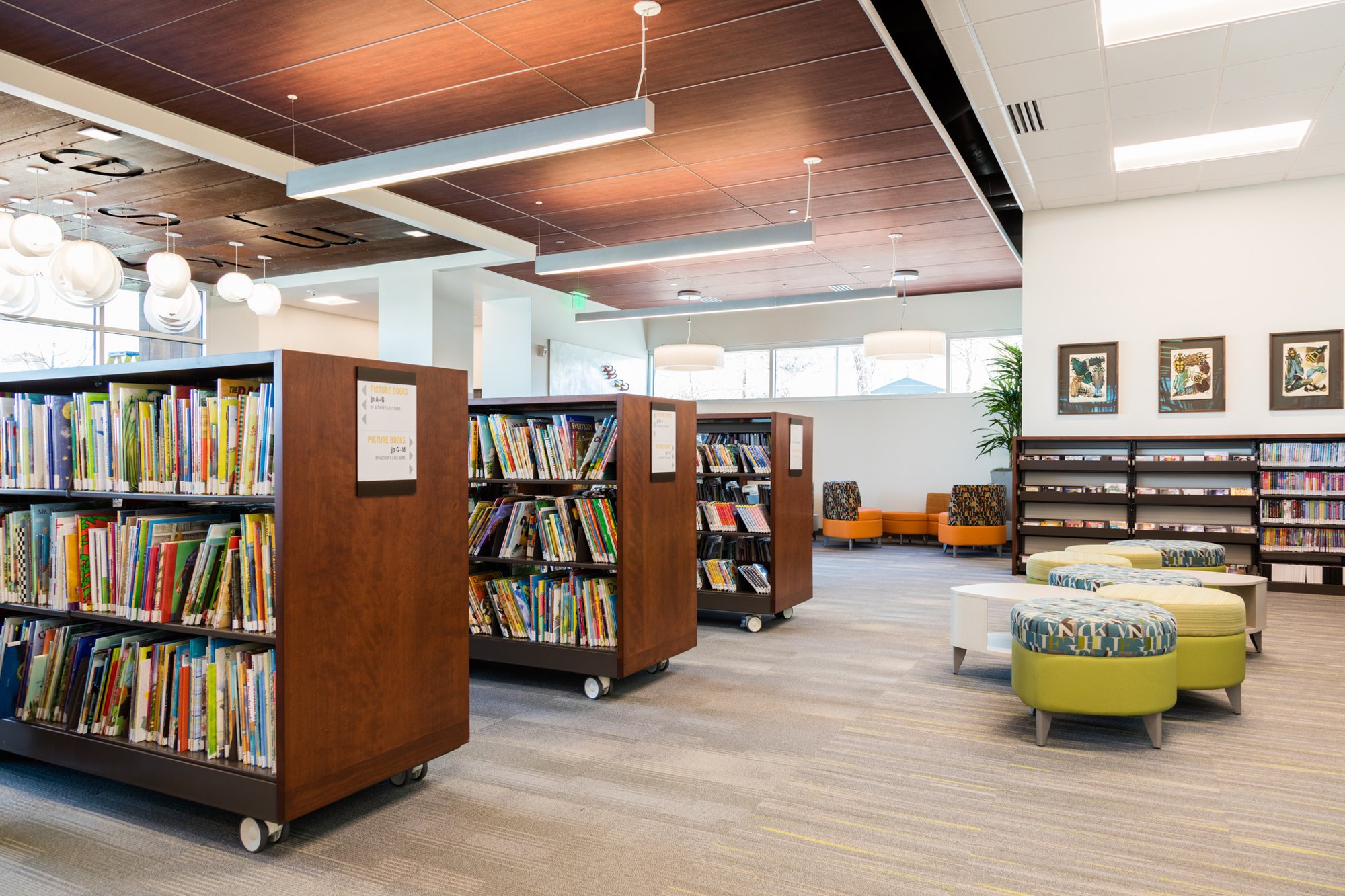 Flexible Shelving on Exposed Locking Casters