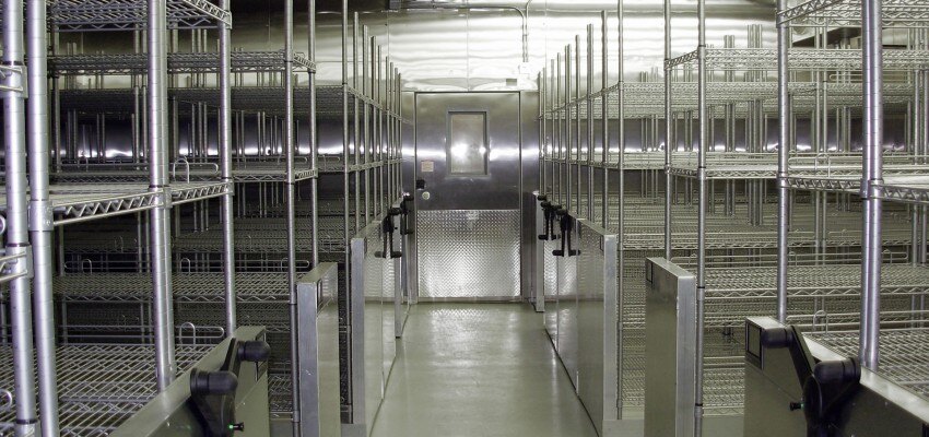 Stainless steel compact mobile in cooler/freezer room