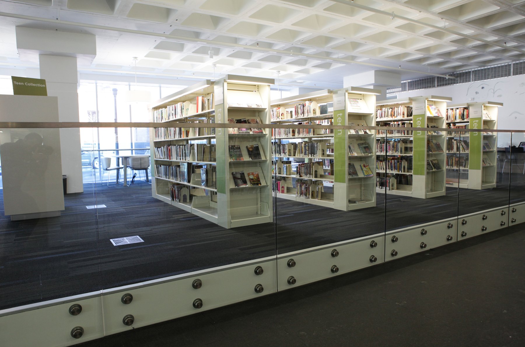 Library filing on static 4-post file shelving