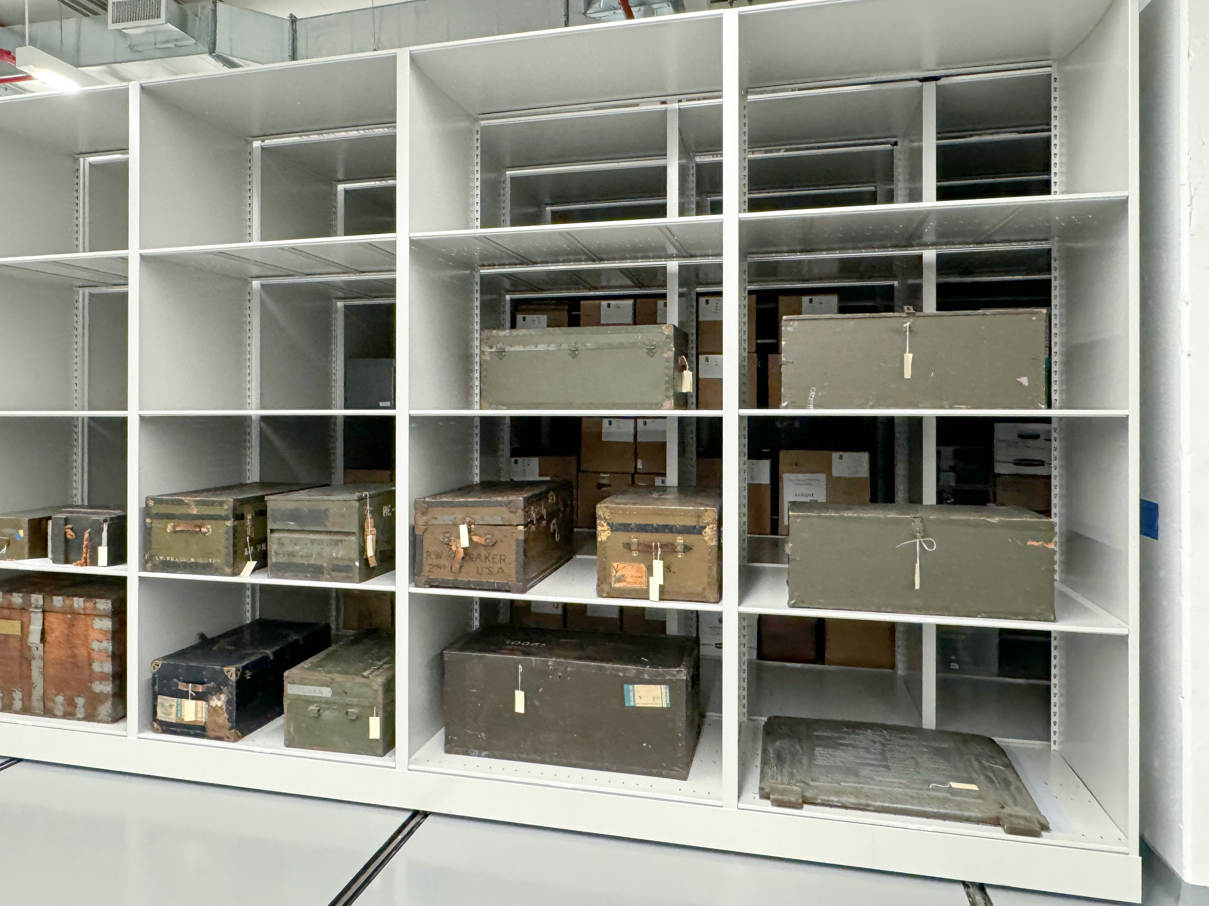 4-Post Shelving mounted on Powered HDMS
