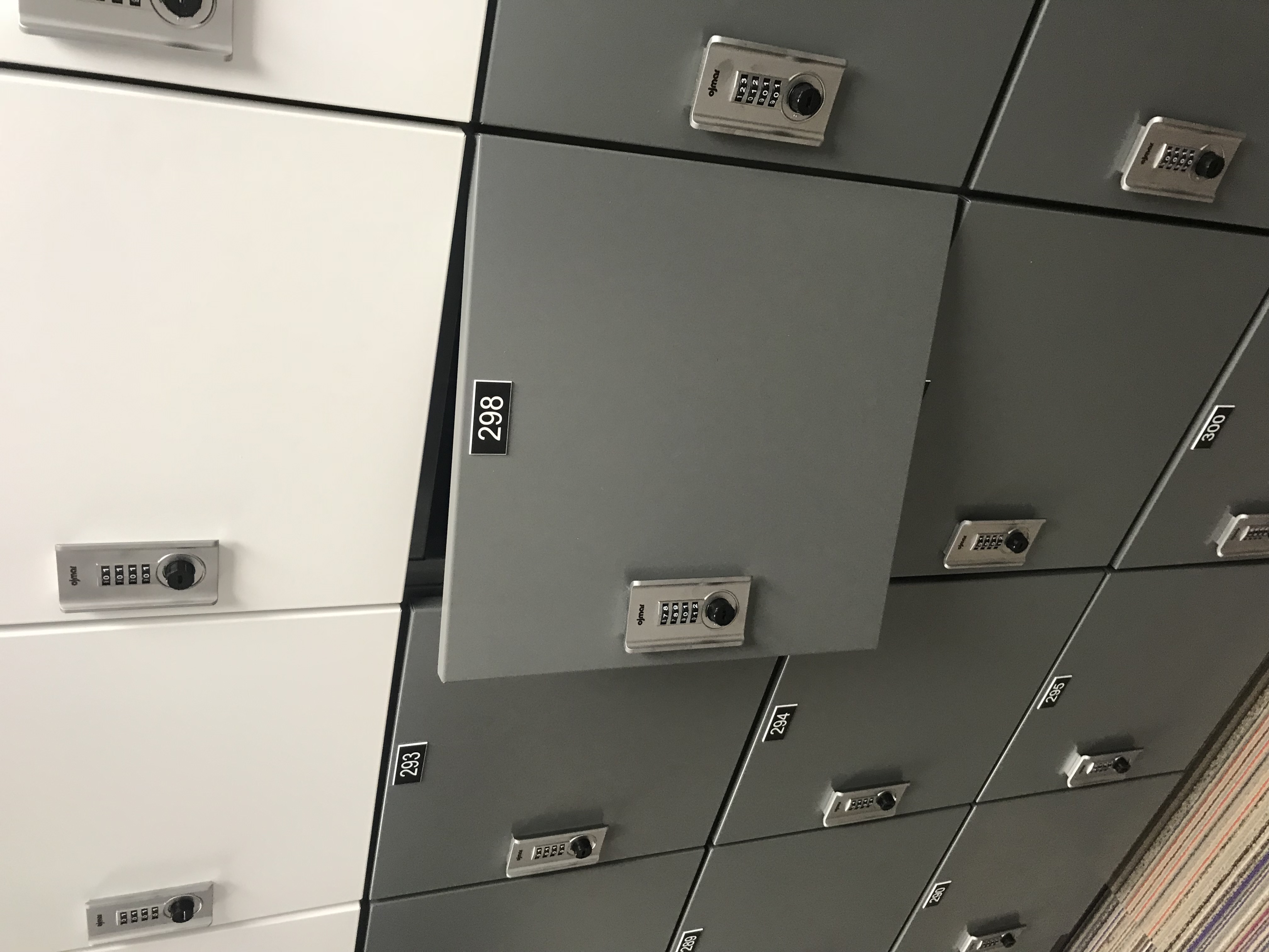 Duo-tone metal lockers with combination lock