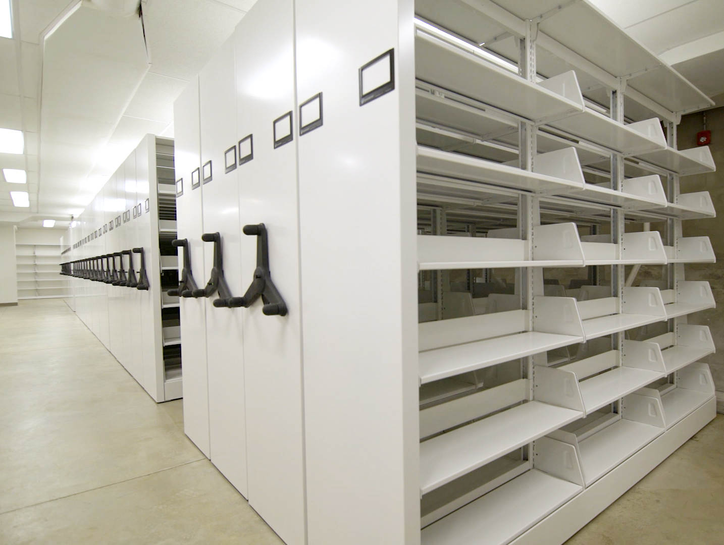 High-density Mobile Cantilever Library Shelving