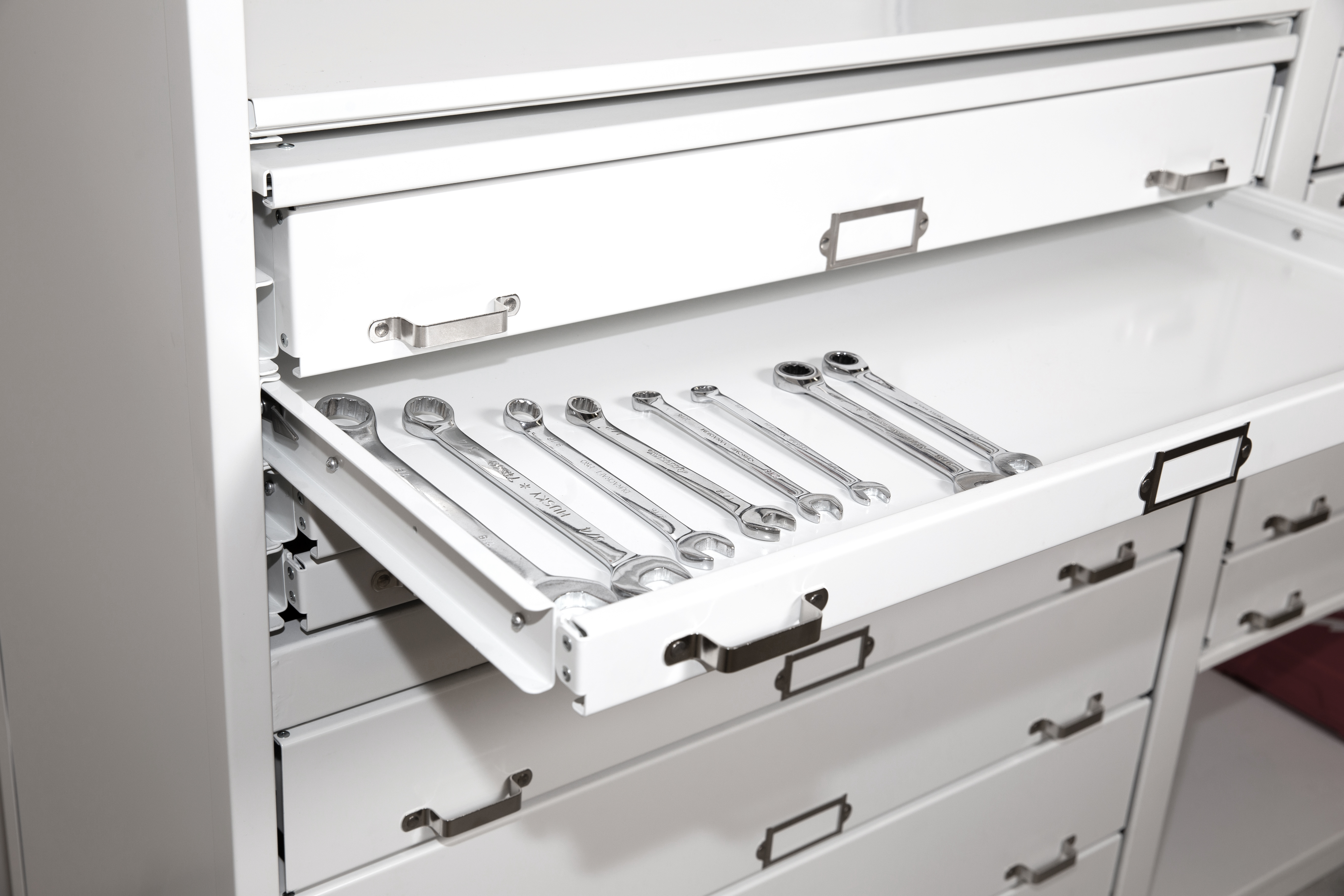 Housing Tools in Nantucket Trays on 4-Post