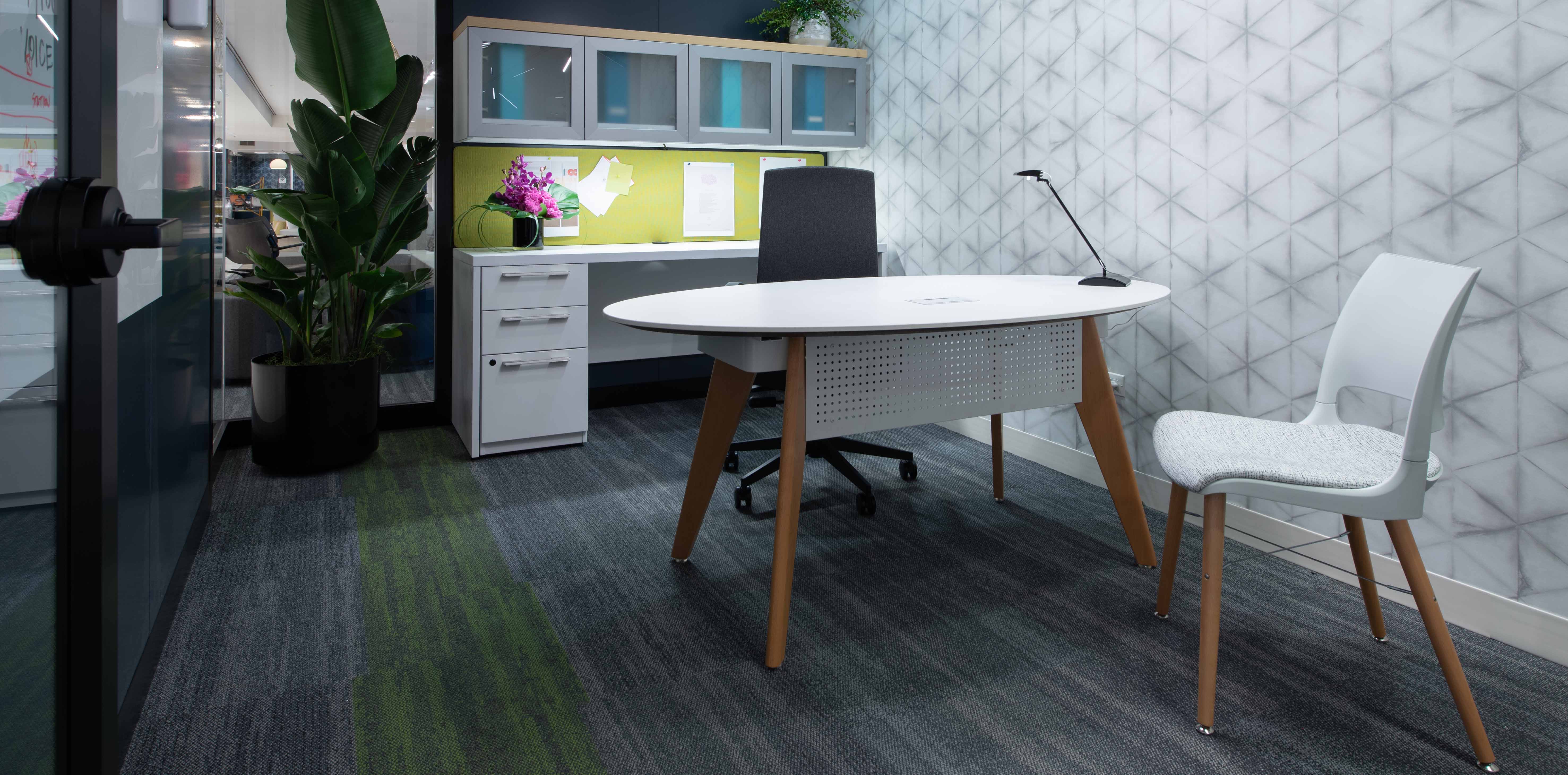 K12 WORKPLACE neocon2018_aristotlecasegoods_connectionzonedesk_doniguest_evokewall_crop