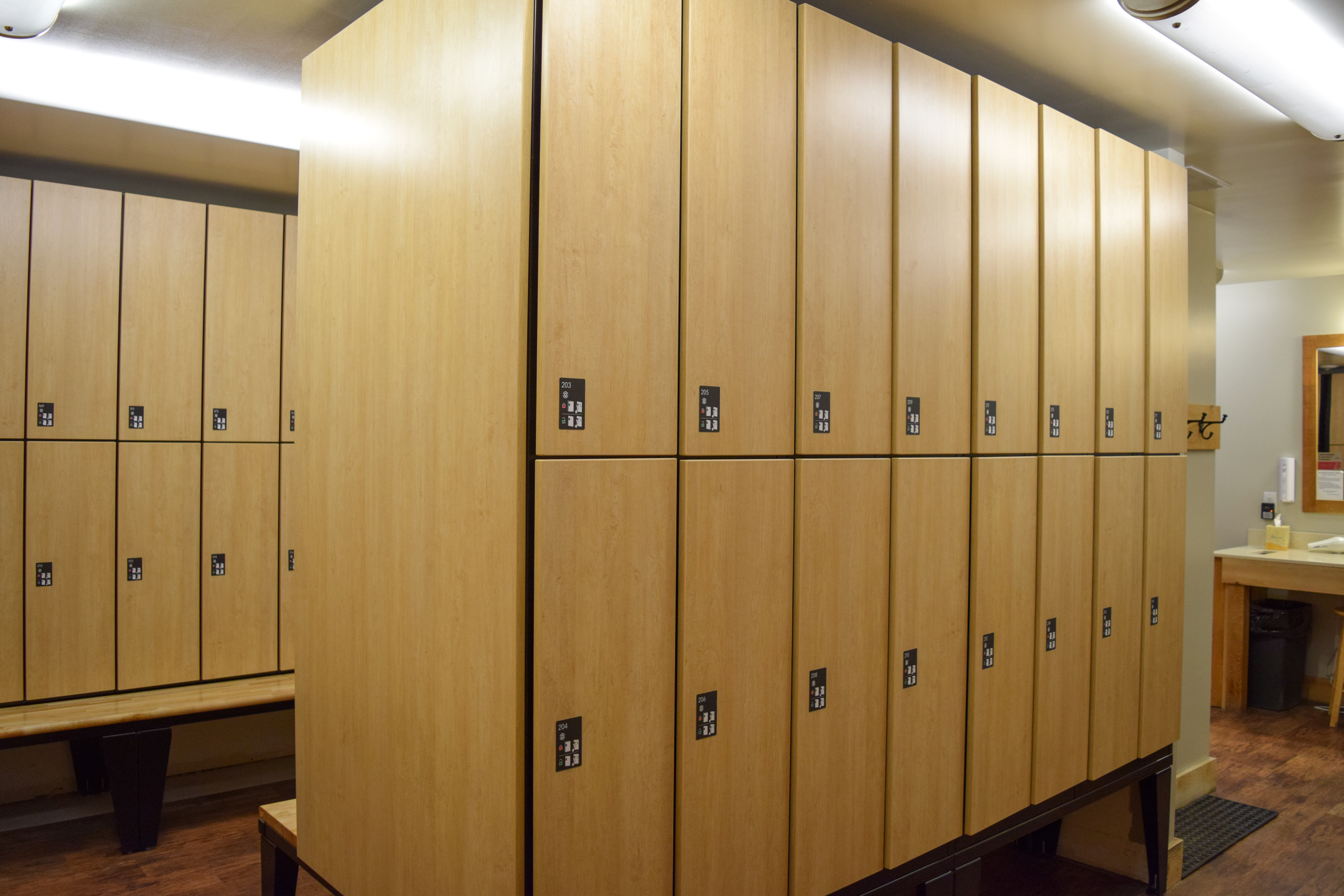 Laminate Finishes Day Use Lockers High End Spa
