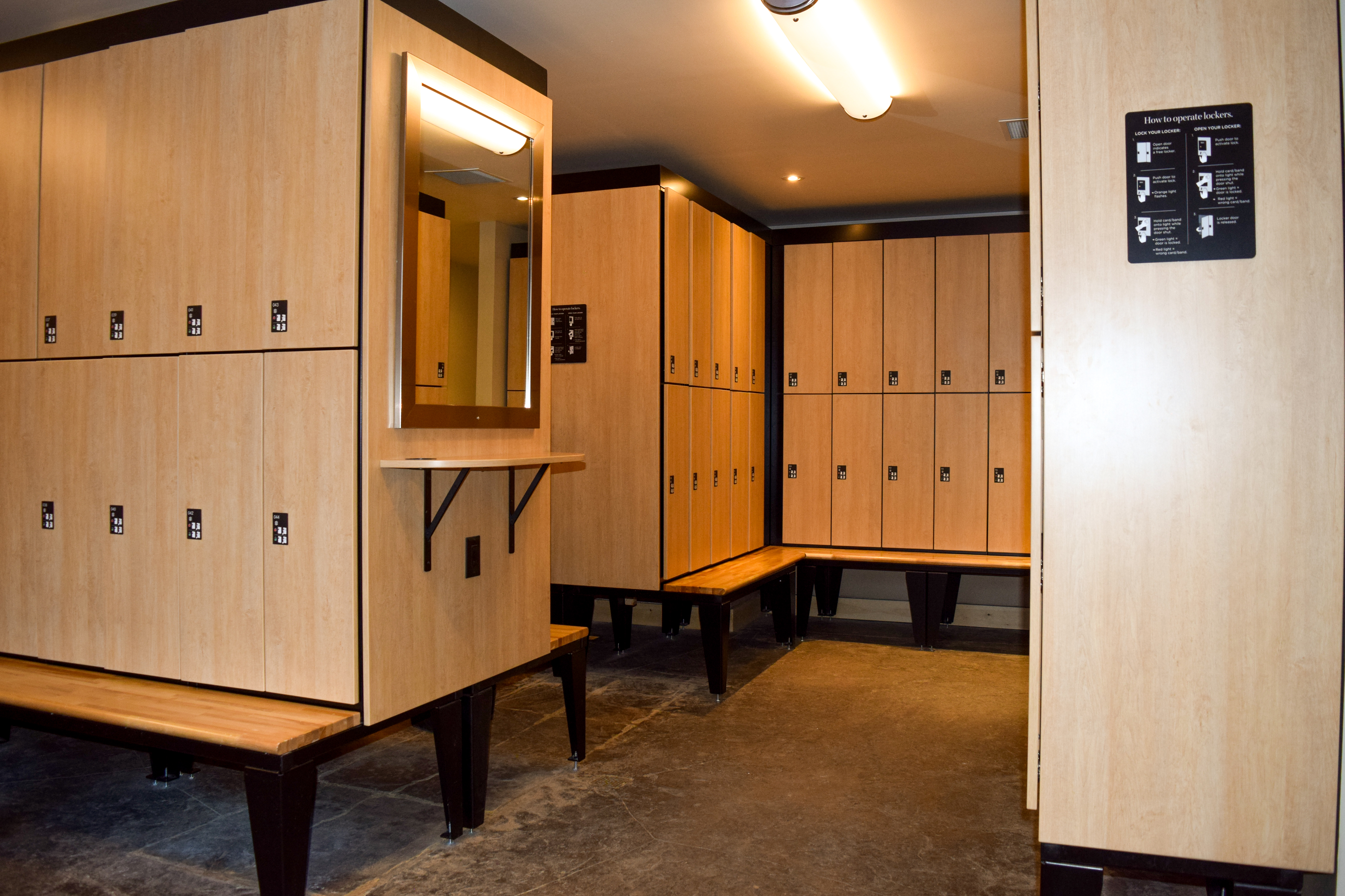 Day Use Lockers Platform Bench