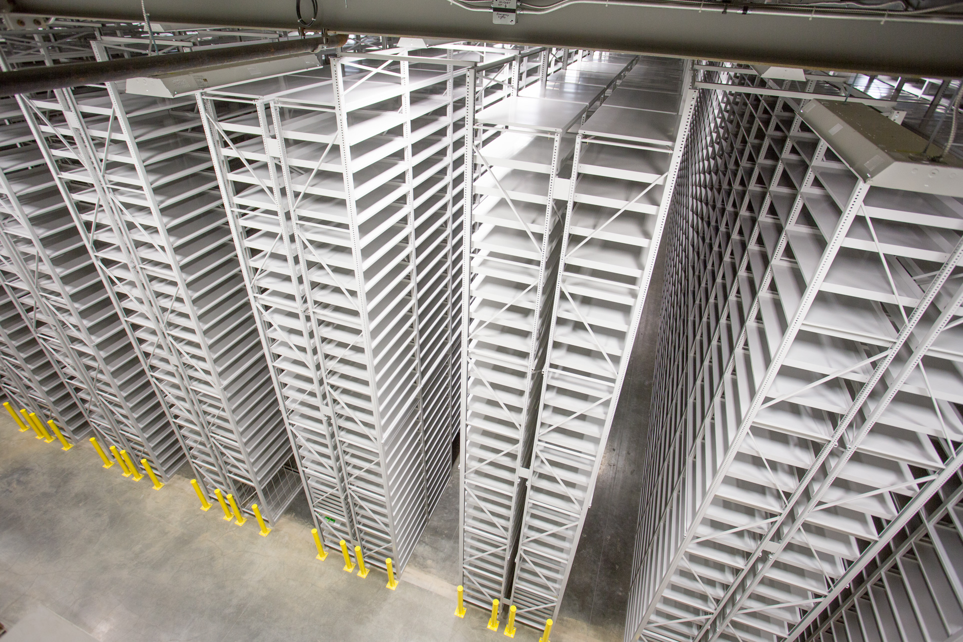 Static on-campus high density shelving system