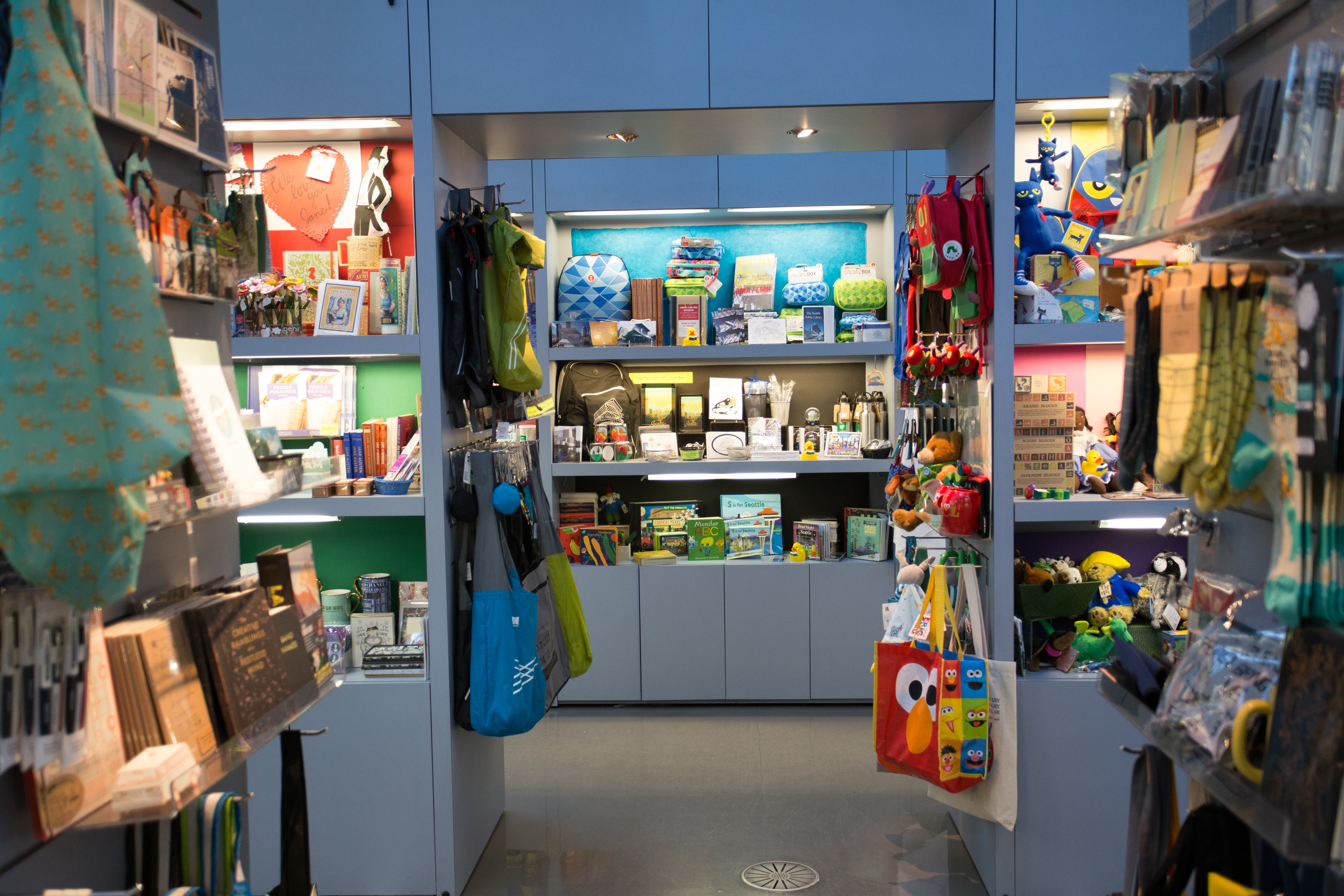 Mobile compact kiosk storage solution