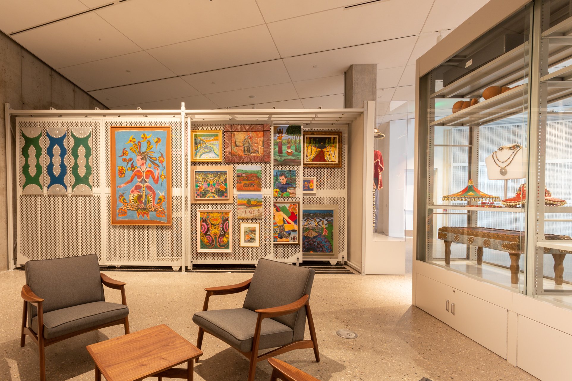 Interchange Displays of Art on Art Racks